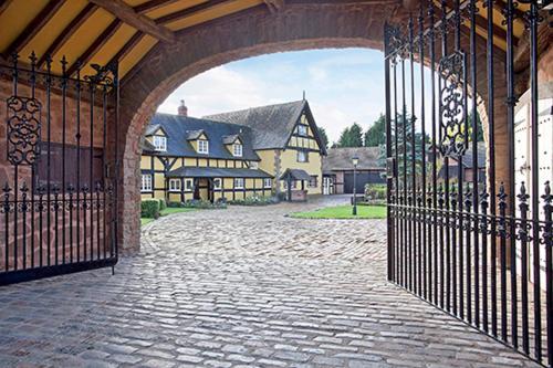 Dovehouse Farm Villa Birmingham Exterior photo